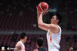 开云-胡明轩：这支中国男篮充满凝聚力 12个人就像一个人一样在战斗