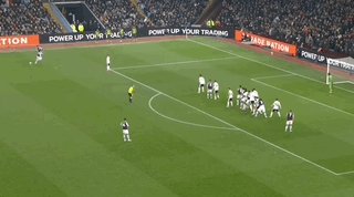 开云体育-【英超】萨拉赫传射，利物浦2比2客平维拉