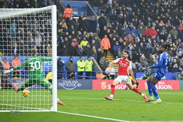 开云体育-谁说枪手没中锋？替补梅开梅中锋！