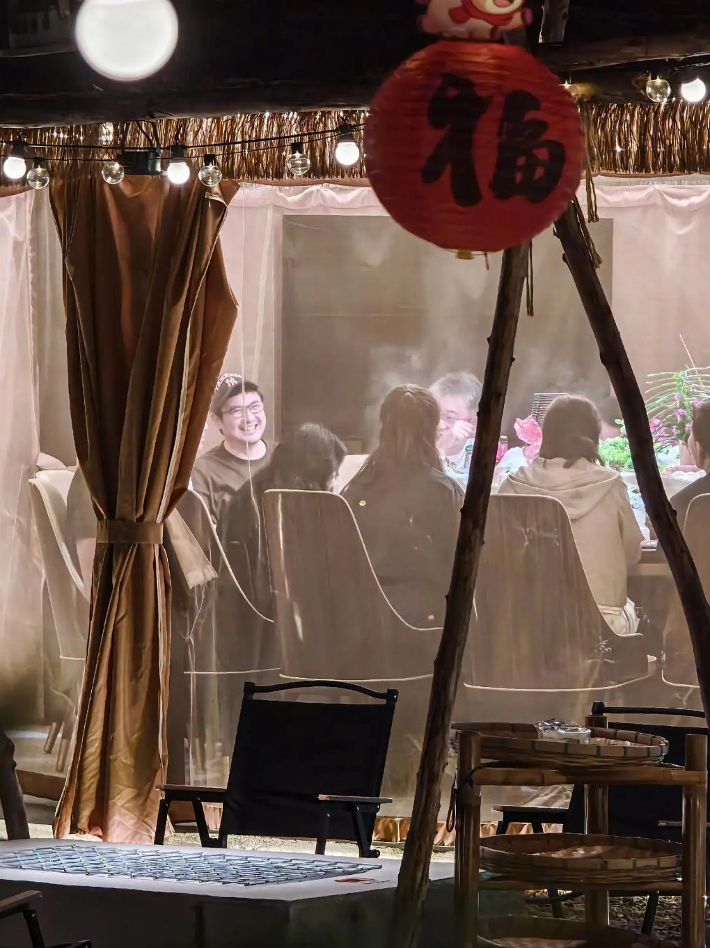 开云APP-明星过年大型 “卸妆现场”！全员恢复出厂设置，最接地气竟是他