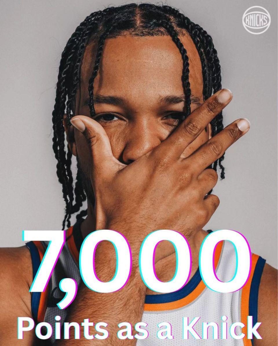 kaiyun-尼克斯7人上双大胜雄鹿 布伦森27+7单节22分迎7000分里程碑