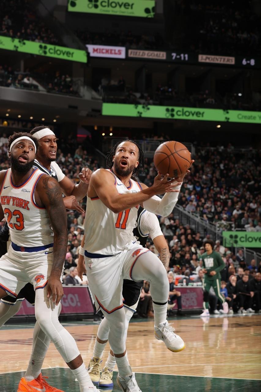 kaiyun-尼克斯7人上双大胜雄鹿 布伦森27+7单节22分迎7000分里程碑