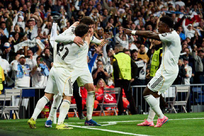 开云APP-3:0!亿元先生大秀帽子戏法,比肩梅西纪录,皇马半场3球打崩曼城