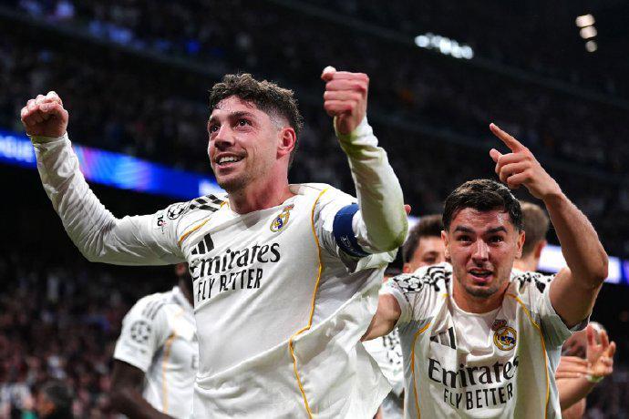 开云APP-3:0!亿元先生大秀帽子戏法,比肩梅西纪录,皇马半场3球打崩曼城